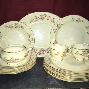 Set of gold trimmed eggshell nautilus USA